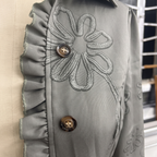 Patricia - Chaqueta bordada ligera con volantes